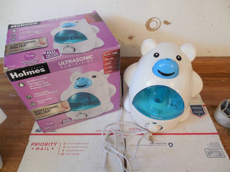 lot 16 image: Holmes Ultrasonic Bear Humidifier