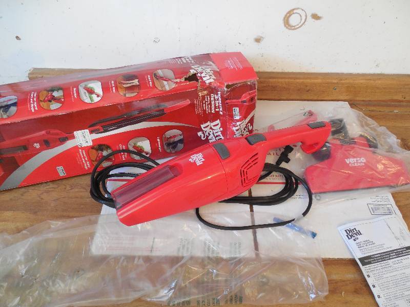 lot 17 image: Dirt Devil Versa Clean Stick Vac