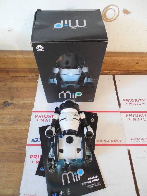 lot 25 image: WowWee MiP Robot RC Robot