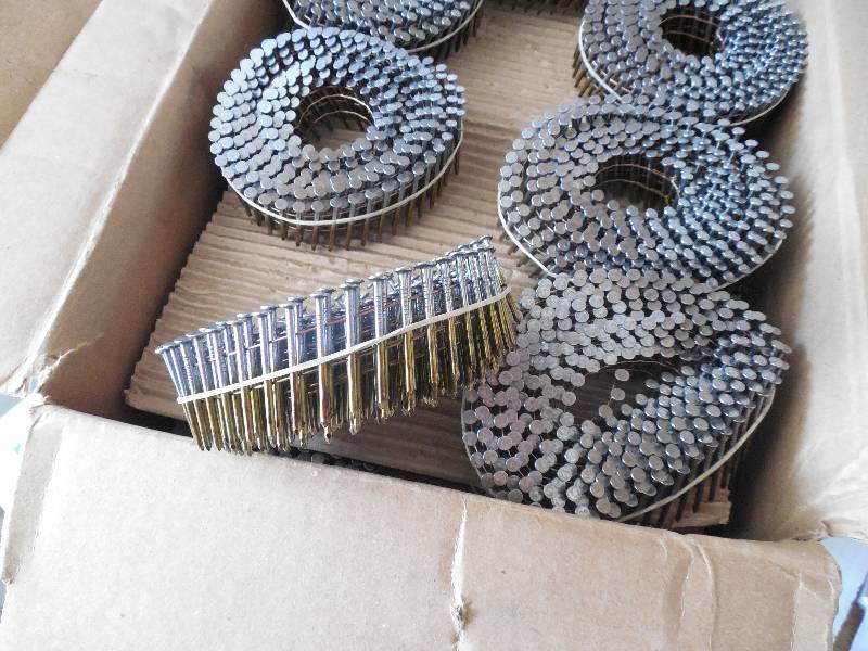 lot 4 image: 1 14 Coil Nails Smooth Shank New case of 14,400 for air nail guns