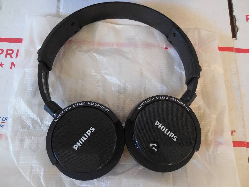 lot 24 image: Philips Wireless Bluetooth Headphones, Black