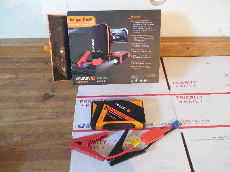 lot 30 image: Cyntur Lithium-Ion Jumpstarter
