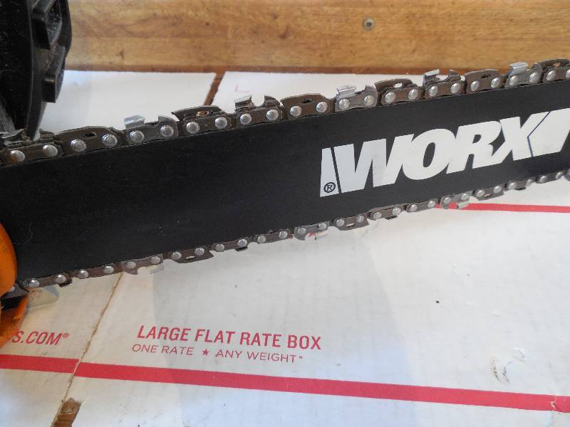 lot 32 image: WORX 16-Inch Chain Saw, 3.5 HP 14.5 Amp