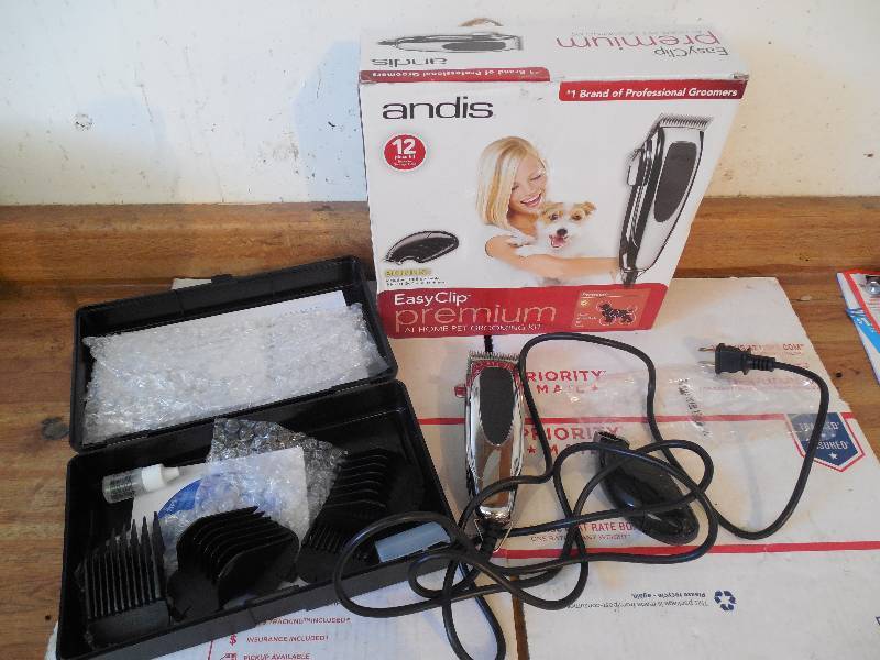 lot 33 image: Andis EasyClip Premium Home Pet Grooming Clipper Kit
