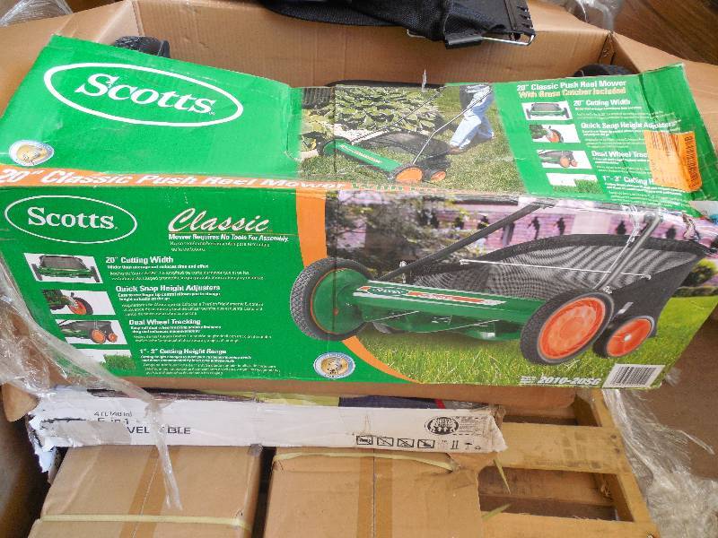 lot 49 image: Scotts 20 in. Reel Mower With Bagger