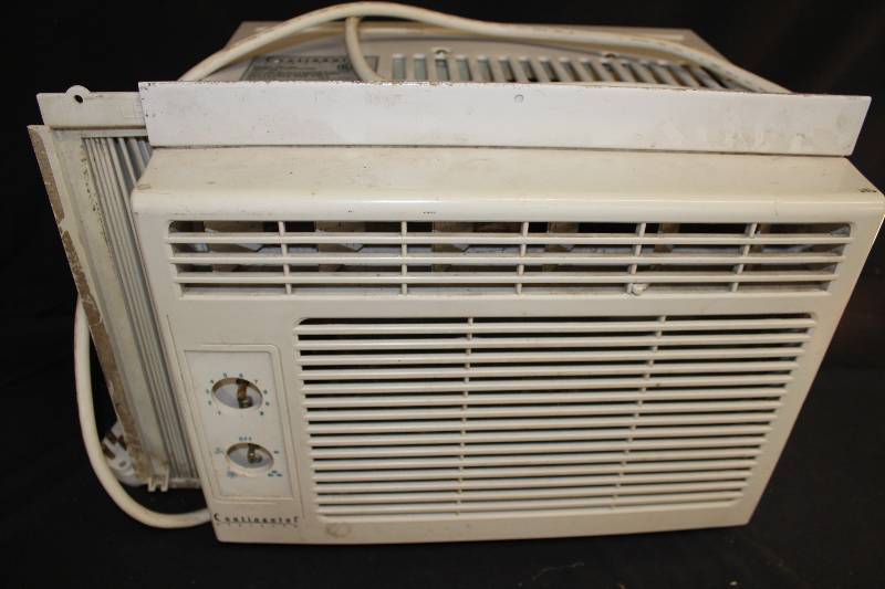 lot 2 image: Window Air conditioner