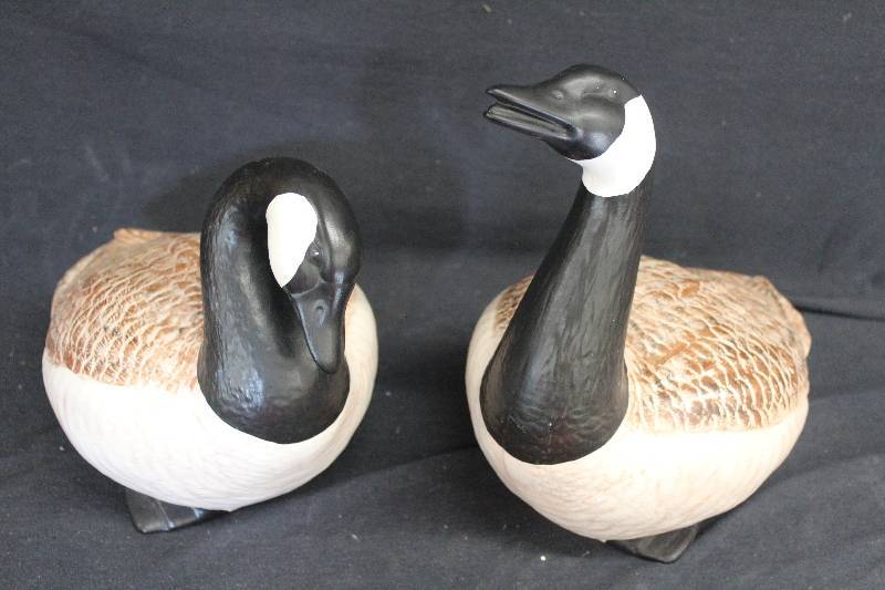 lot 11 image: Goose Figurines