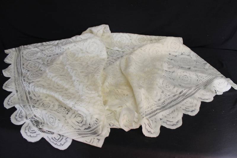 lot 20 image: Table Cloth