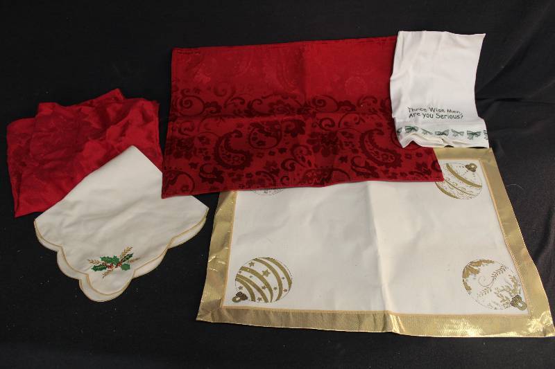 lot 25 image: Holiday Items