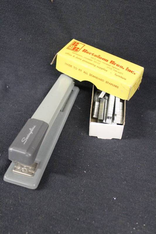 lot 28 image: Stapler & Staples