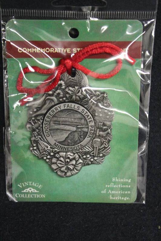 lot 37 image: Christmas Ornament