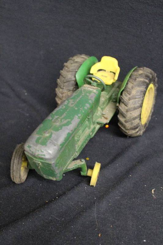 lot 39 image: Green Tractor