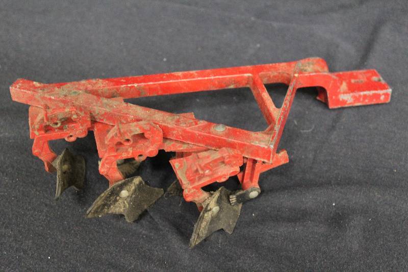 lot 41 image: Red Side Plow