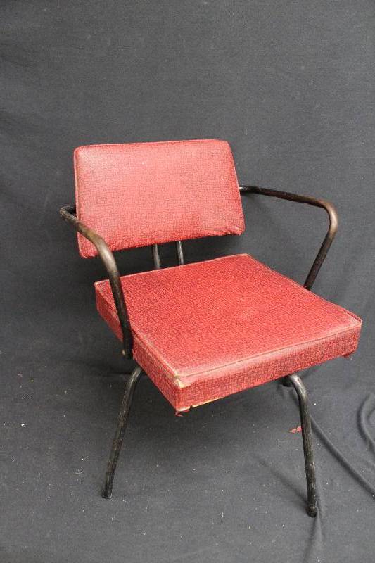 lot 45 image: Vintage Swivel Chair