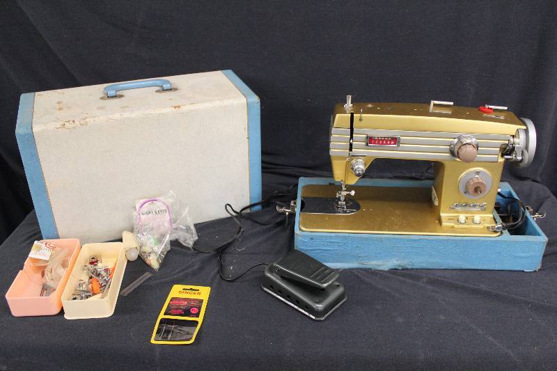 lot 59 image: Vintage Sewing Machine