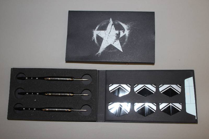 lot 66 image: Dart Set