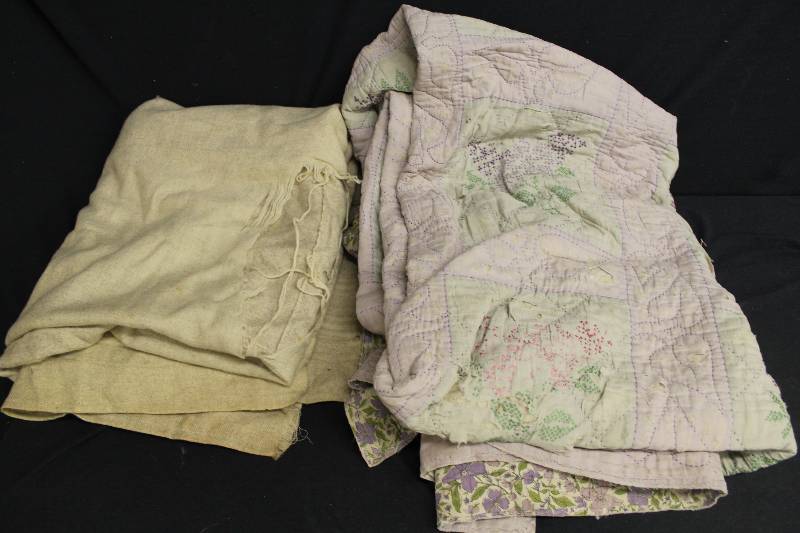 lot 71 image: Quilt and Blanket