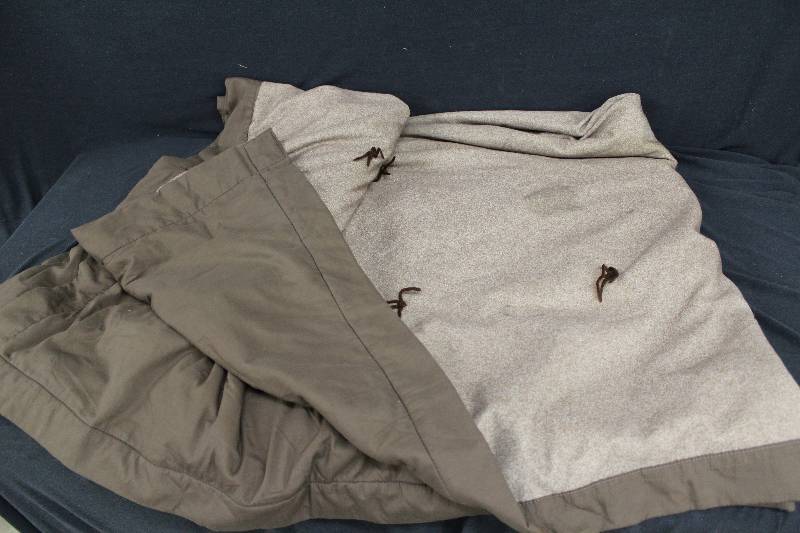 lot 75 image: Heavy Quilt