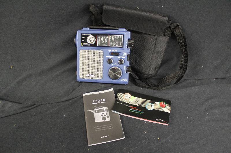 lot 83 image: Hand Crank Radio