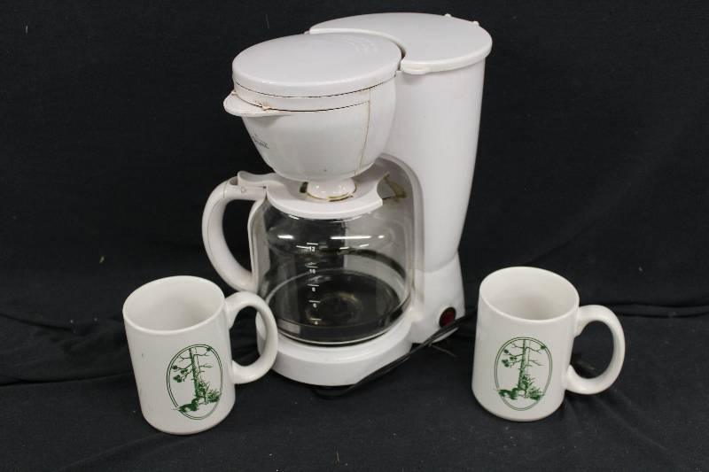 lot 87 image: Coffee Maker and Mugs