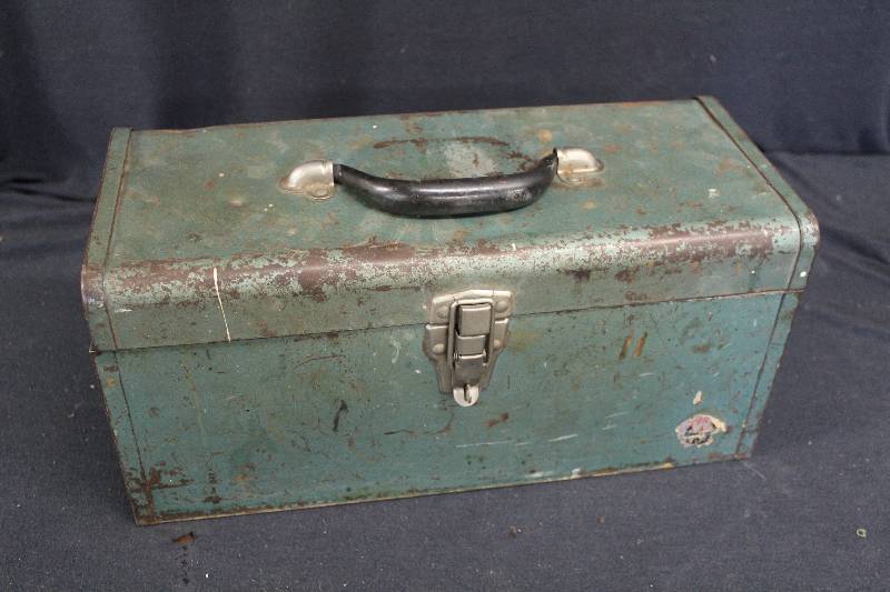 lot 96 image: Vintage Tool Box