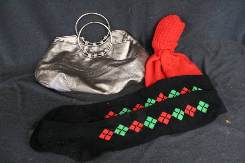 lot 102 image: Purse & Socks