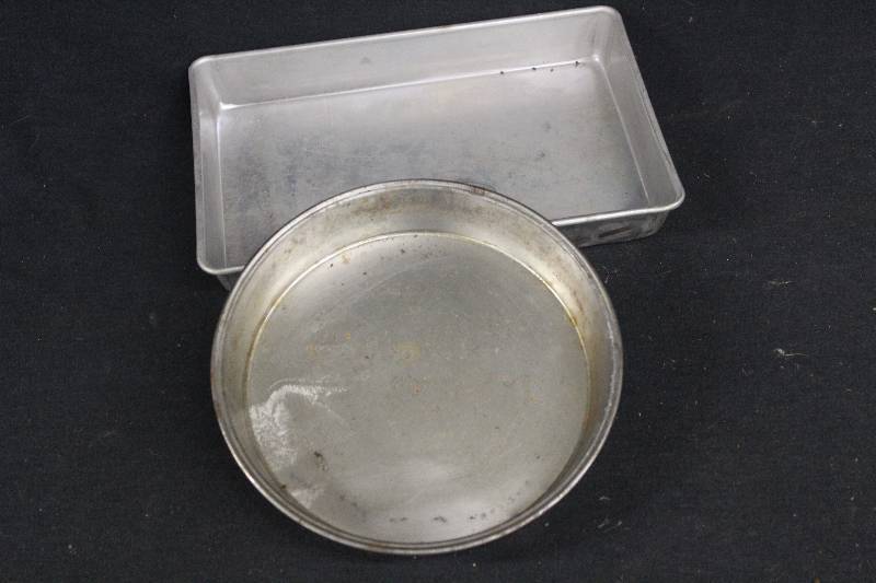 lot 112 image: Cake Pans