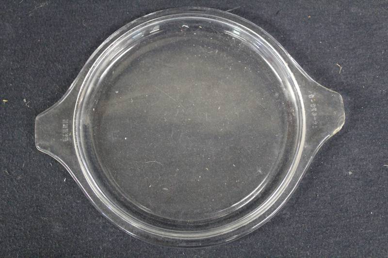 lot 114 image: Pyrex Replacement Lid