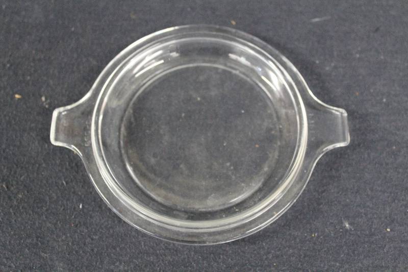 lot 115 image: Pyrex Replacement Lid