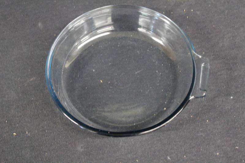 lot 117 image: Pyrex Dish