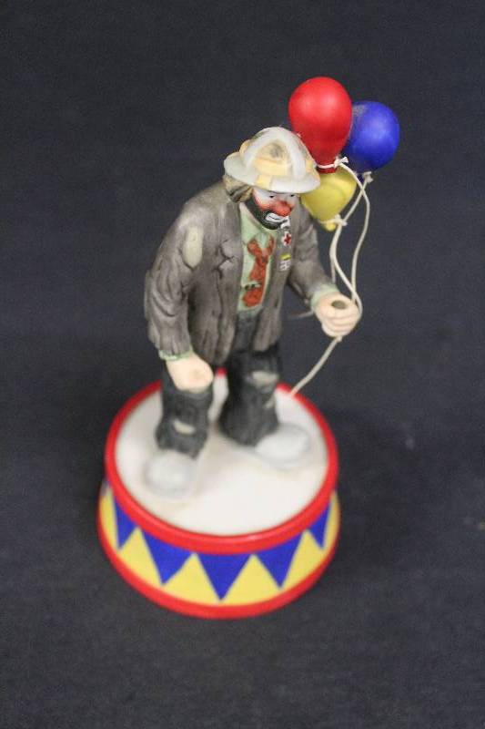 lot 119 image: Clown Musical Figurine