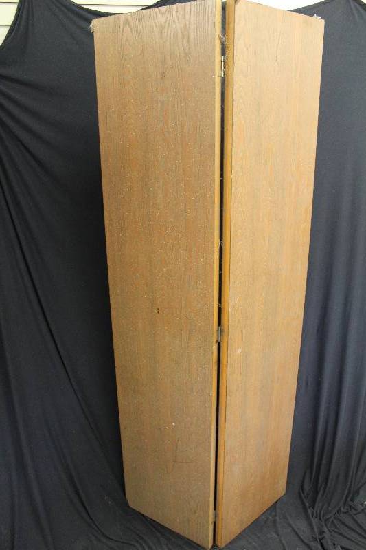 lot 123 image: Bifold Door