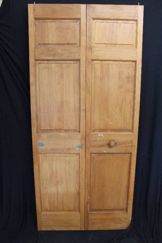 lot 124 image: Bifold Door