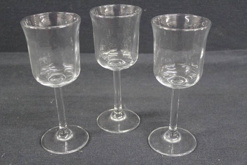 lot 128 image: Wine Glasses