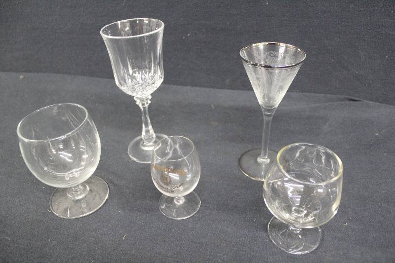 lot 131 image: Glasses