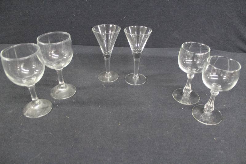 lot 132 image: Glasses