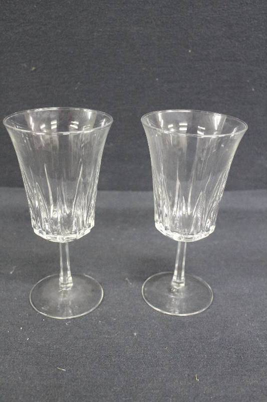 lot 134 image: Glasses