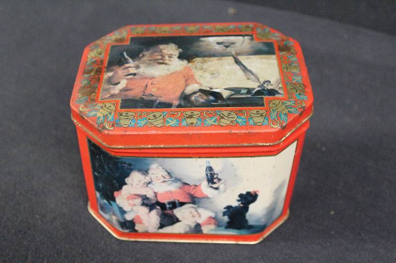 lot 135 image: Vintage Christmas Tin