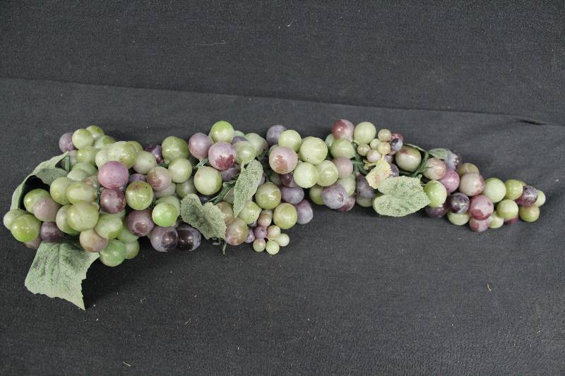 lot 140 image: Grape Vine