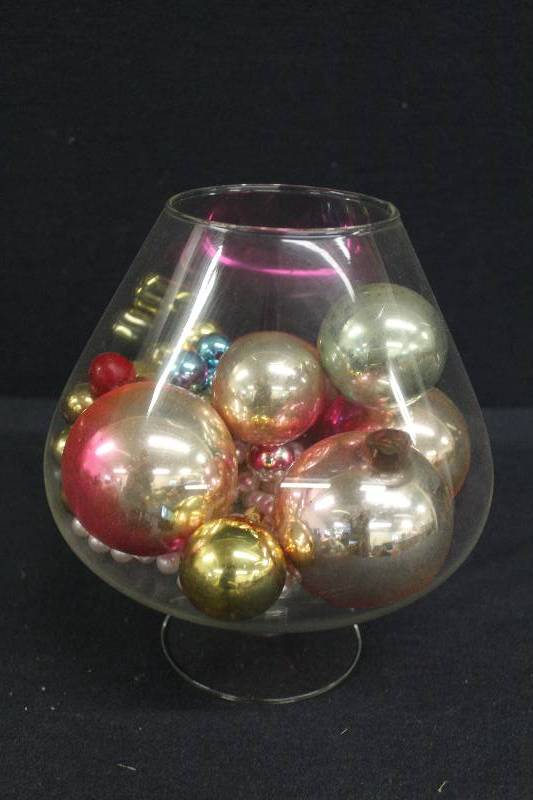 lot 142 image: Glass bowl