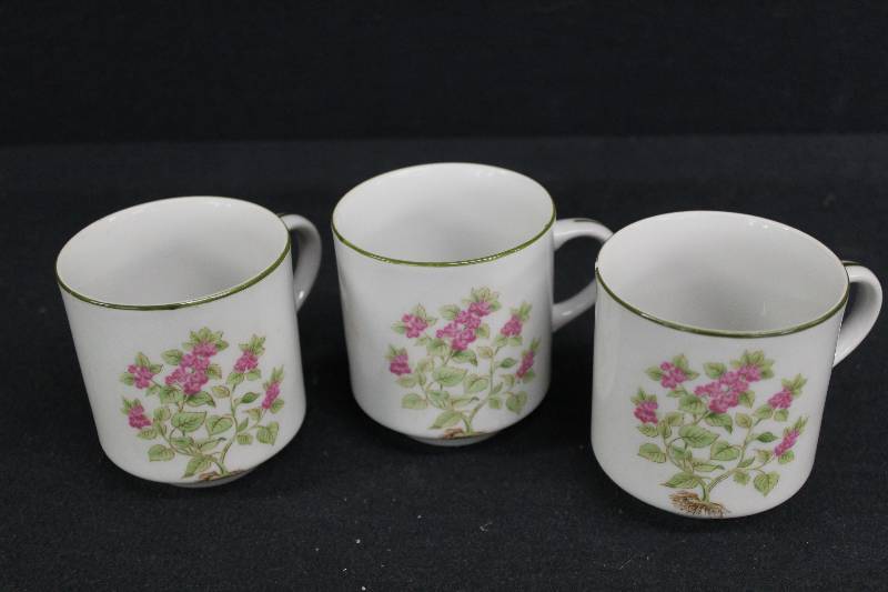 lot 149 image: Coffee Mugs