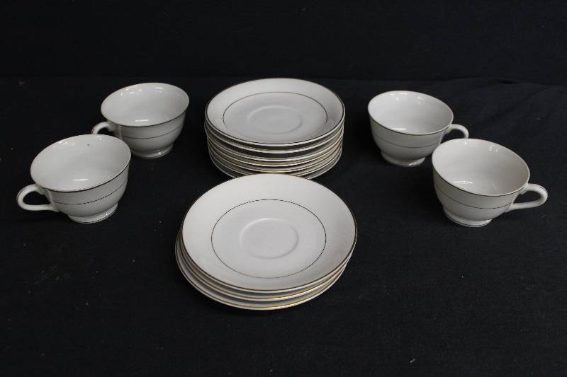 lot 150 image: Fine China