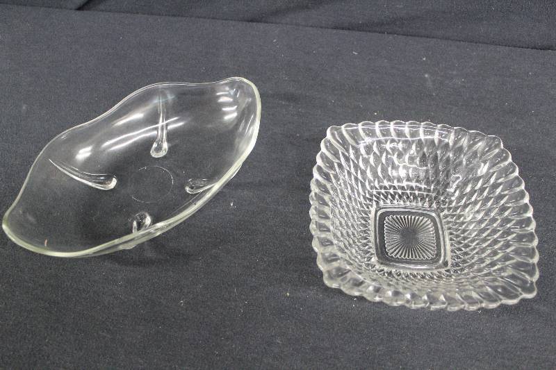 lot 191 image: Glass Dishes