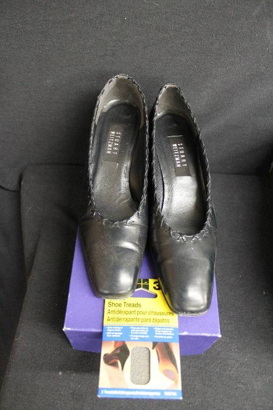 lot 193 image: Womans Shoes