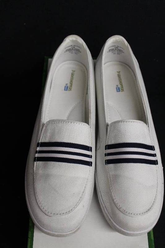 lot 194 image: Womans Shoes