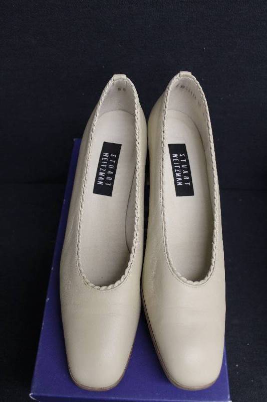 lot 195 image: Womans Shoes