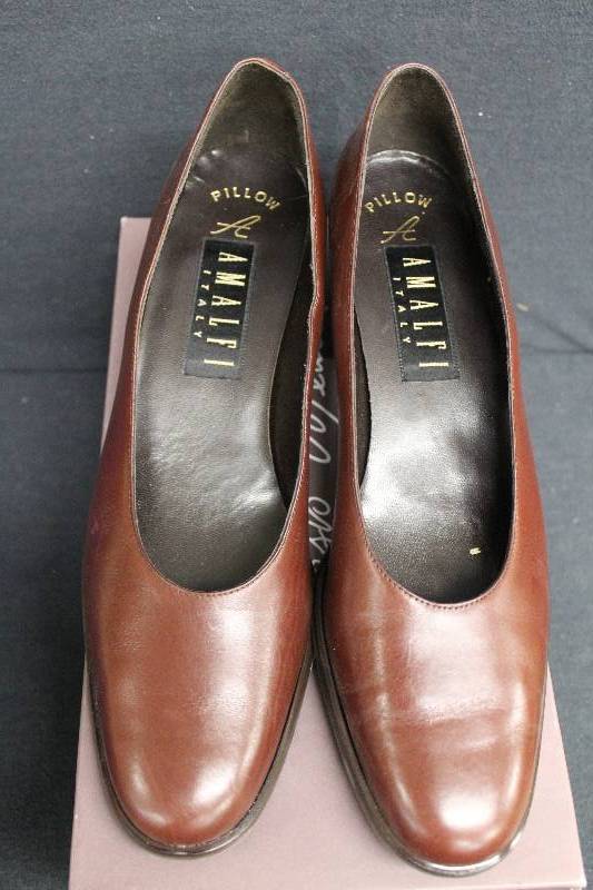 lot 196 image: Womans Shoes