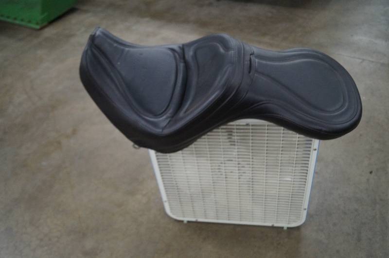 lot 22 image: Harley Seat