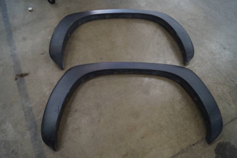 lot 19 image: Fender Flares