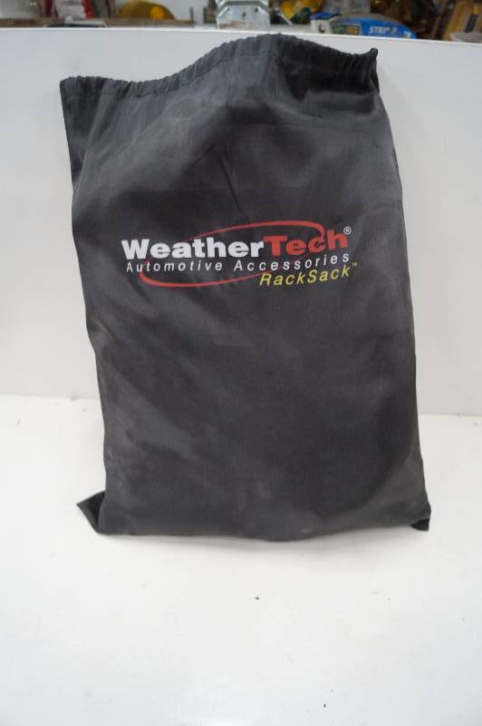 lot 36 image: Luggage Cover